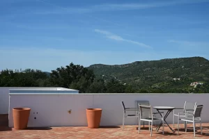 Mur et chaise